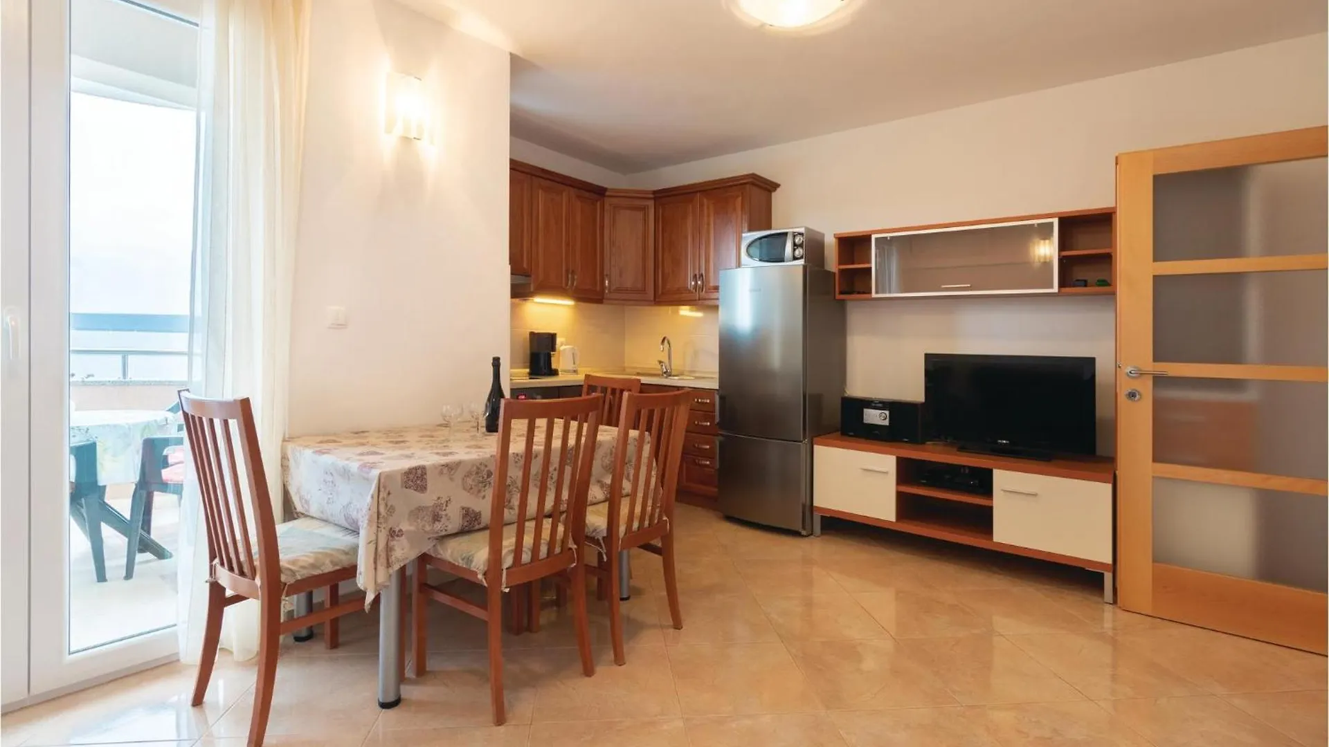 Cozy Home In Zdrelac With Kitchen