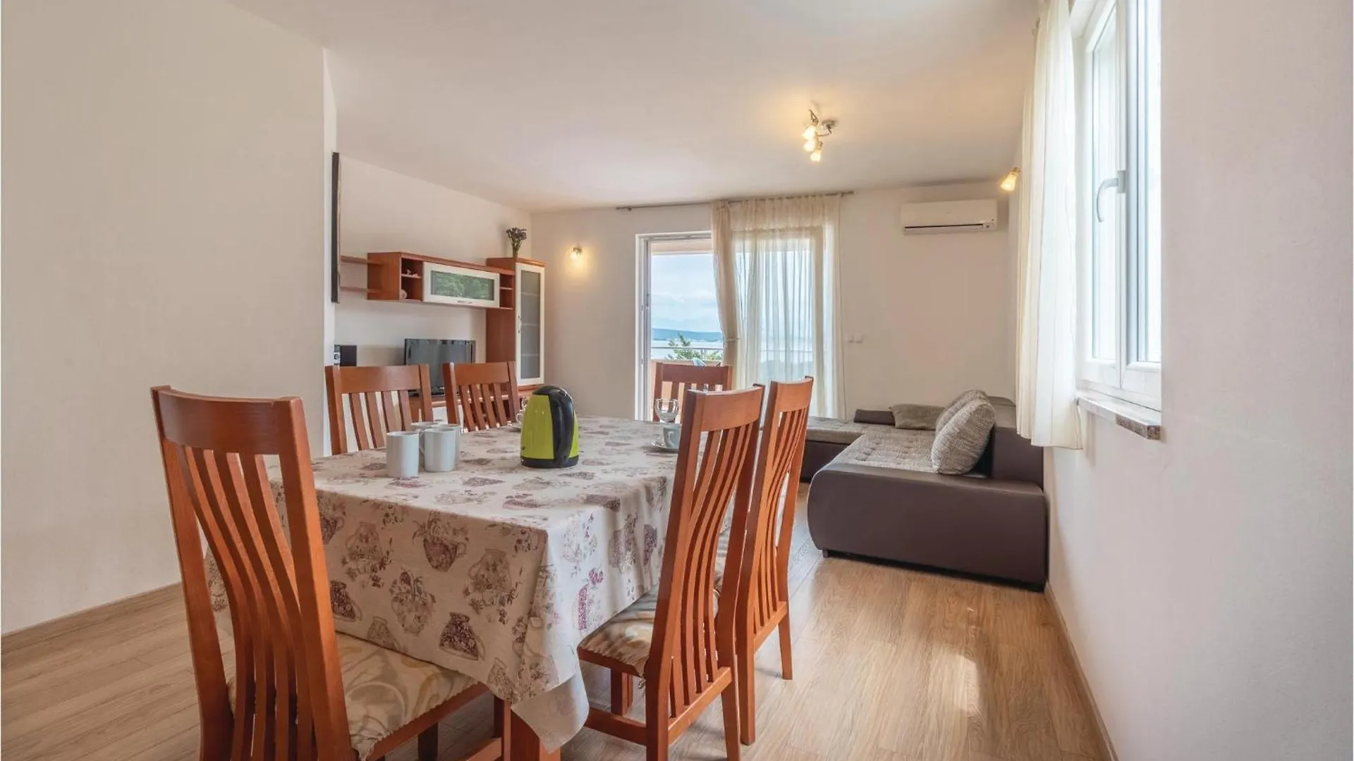 Cozy Home In Zdrelac With Kitchen Holiday home